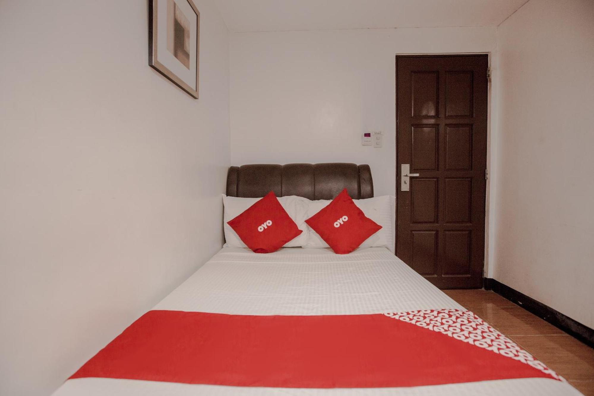 OYO 714 Haeinsa Condotel Quezon City Exterior foto